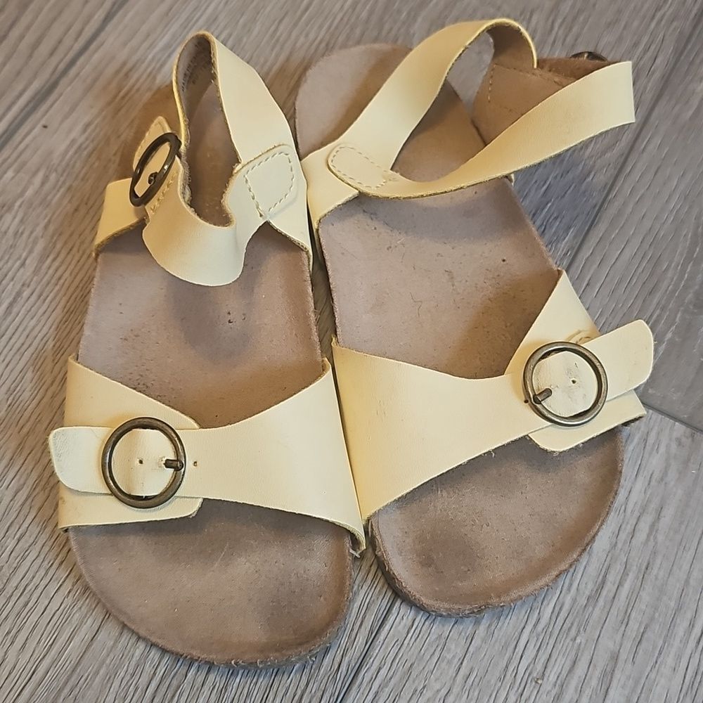 7 Pairs Kids Summer Sandals - Yellow, Tan, Pink Styles. Reef Waterproof Sandals - Picture 6 of 14